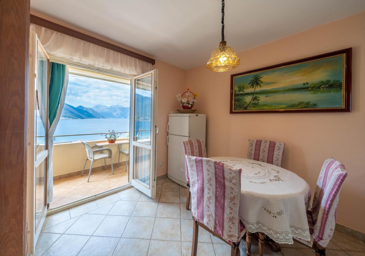 Seaside Serenity: 2-Bedroom Apartment With Boka Bay View コトル エクステリア 写真
