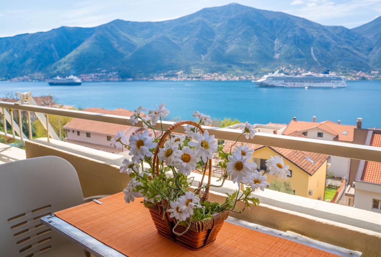 Seaside Serenity: 2-Bedroom Apartment With Boka Bay View コトル エクステリア 写真